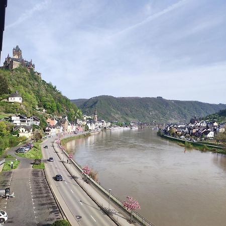 Panorama Oase Ferienwohnung Mit Blick Auf Mosel Und Reichsburg Cochem Zewnętrze zdjęcie