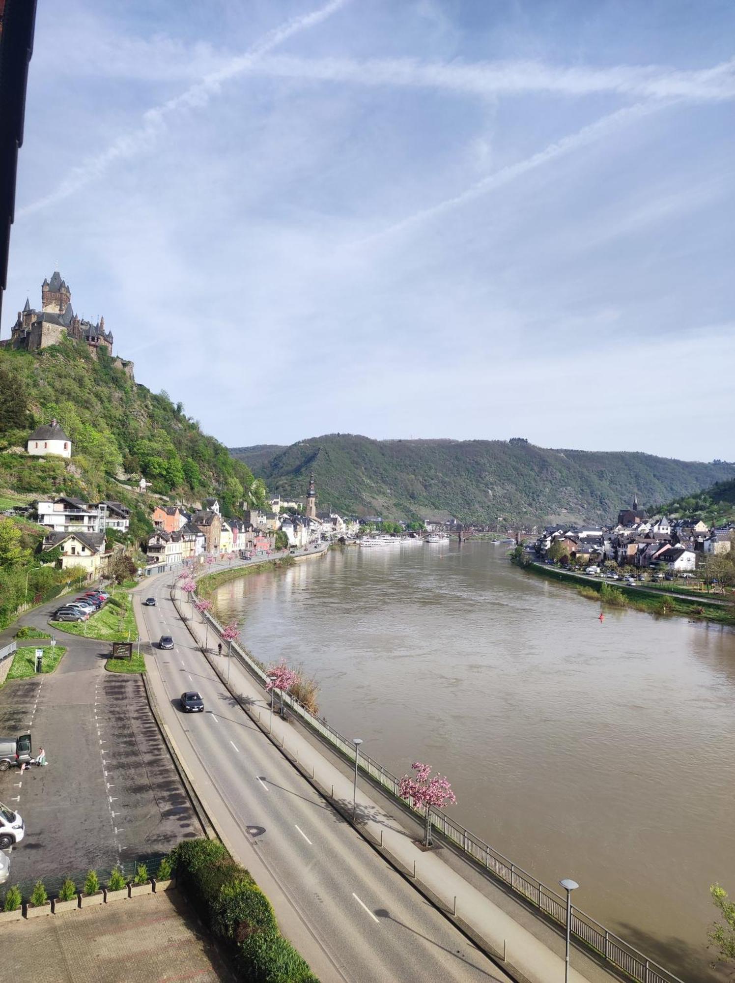 Panorama Oase Ferienwohnung Mit Blick Auf Mosel Und Reichsburg Cochem Zewnętrze zdjęcie